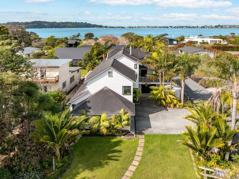 74 Harbour View Road, Point Wells