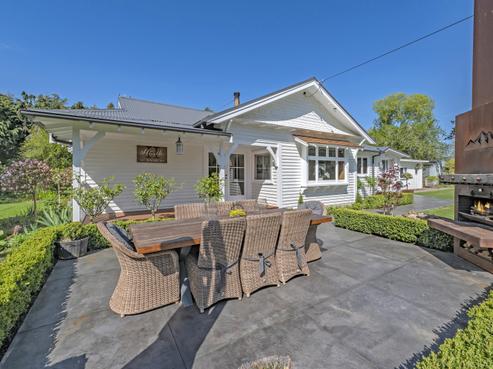 2121 Old West Coast Road, Kirwee