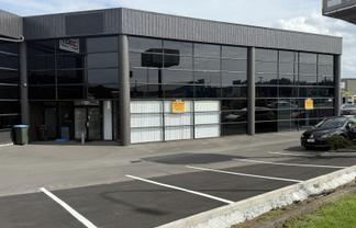 High-profile Penrose corner