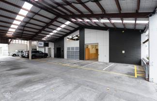 NEW MT EDEN WAREHOUSE/OFFICE COMBO WITH HIGH STUD
