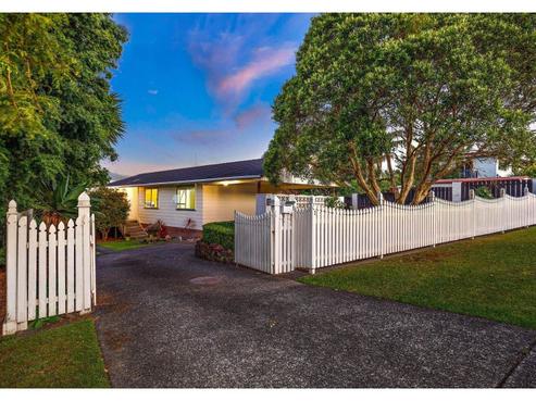 2 Allington Road, Massey