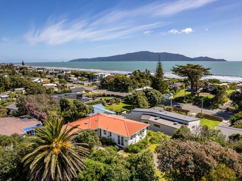4 Rangihiroa Street, Waikanae Beach