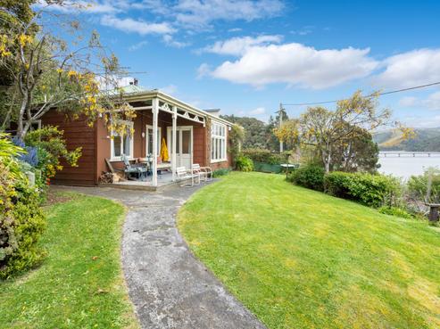 6 Kingston Terrace, Taieri Mouth
