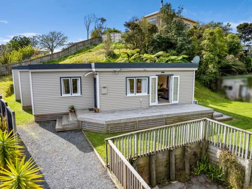 25 Kiriwai Road, Paremata