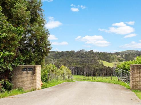 53 Arrowsmith Road, Waitakere