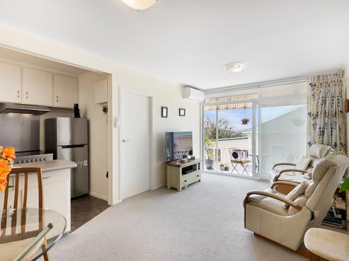 2/219 Onewa Road, Birkenhead