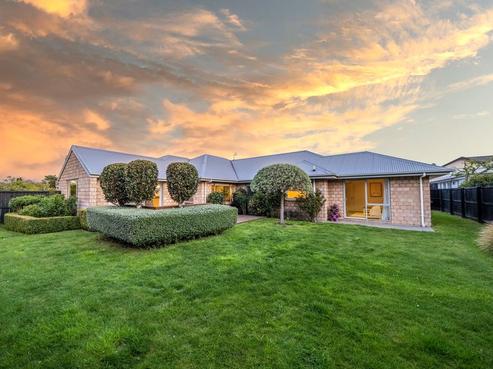 7 Applefield Court, Northwood