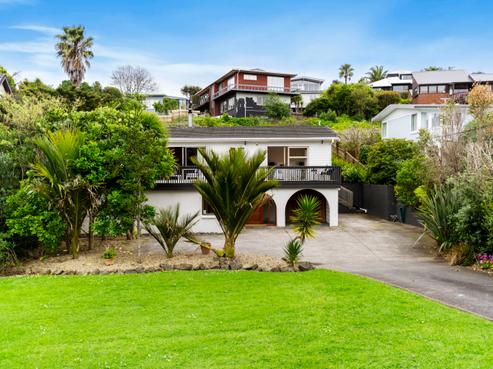 966 Beach Road, Torbay