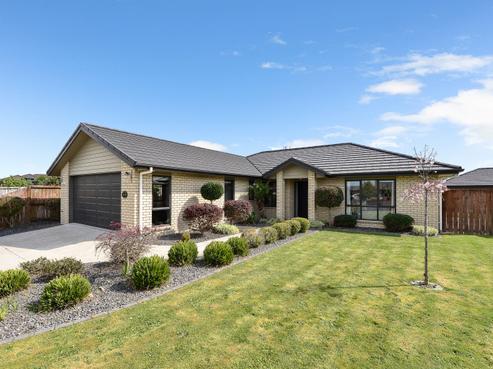 15 Waltham Place, Rototuna North