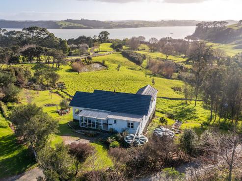 176 Shegadeen Road, Wharehine