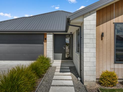96 Southfield Drive, Lincoln