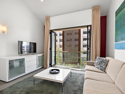 2/20J Pakenham Street East, Auckland Central