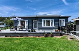 11 Blue Bay Road, Mahia