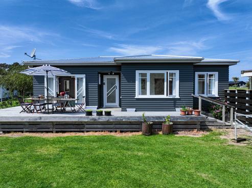 11 Blue Bay Road, Mahia