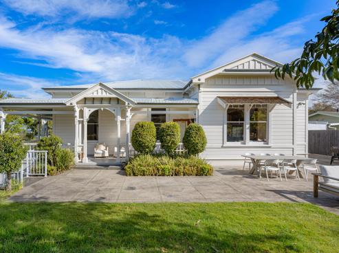6 Thompson Road, Napier Hill