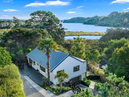 61 Pemberton Avenue, Bayview
