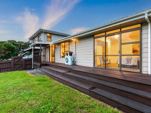 2 Te Pene Avenue, Titahi Bay