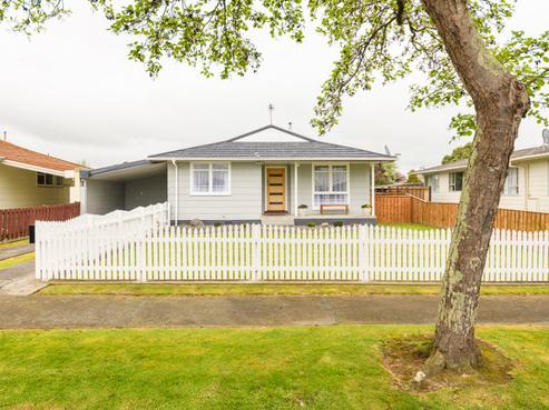 50 Amberley Avenue, Westbrook