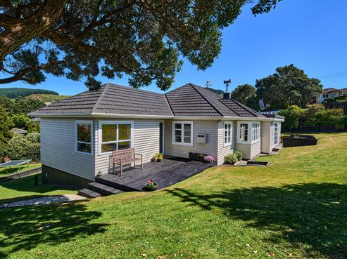 2 Kereru Bend, Tawa