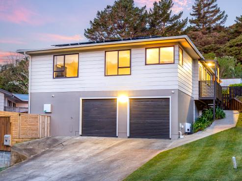 76 Omapere Street, Whitby