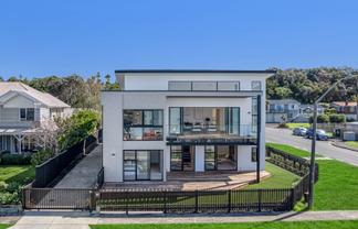 58 The Esplanade, Eastern Beach