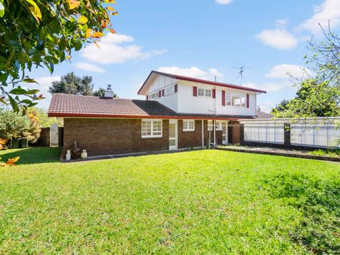 5 Diosma Place, Botany Downs
