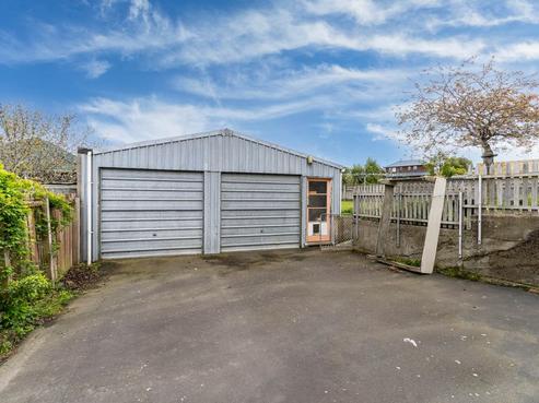 4 Burgess Street, Green Island