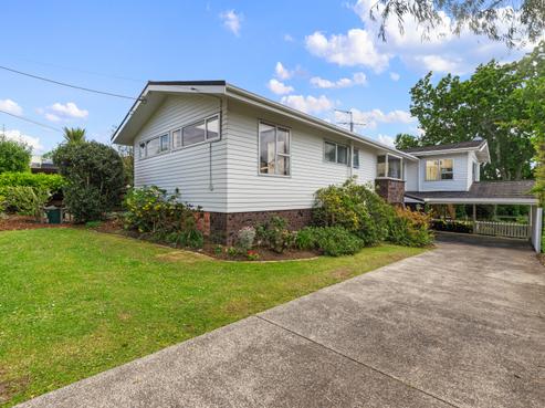 98 Tiroroa Avenue, Te Atatu South
