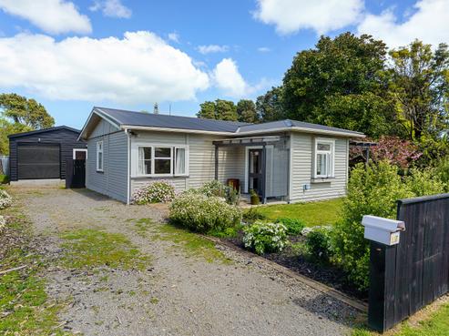 27 Toi Street, Otaki Beach
