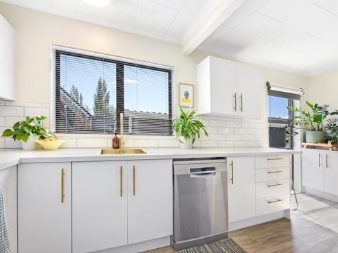 2/4 Byron Place, Stoke