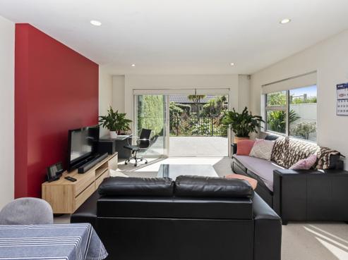 6 Seager Lane, Middleton