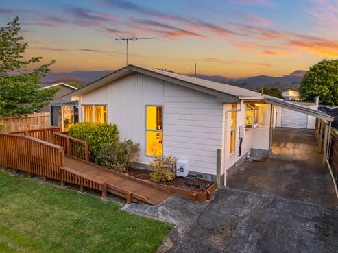 44 California Drive, Totara Park