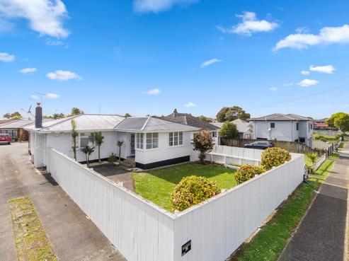42 Churchill Avenue, Manurewa