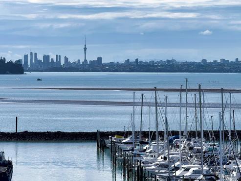 15 Courtneys, West Harbour