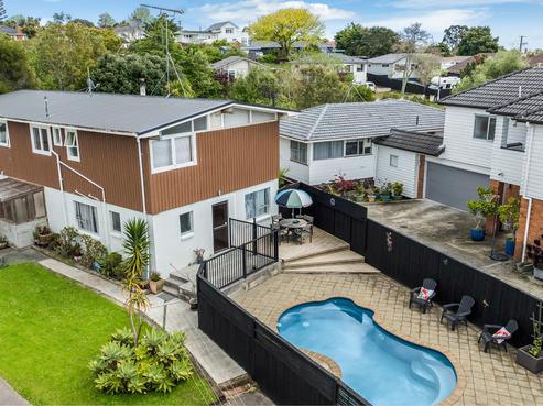 12 Finlow Drive, Te Atatu South