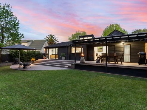 18 Orinda Close, Botany Downs