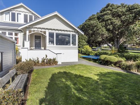 12 Pinnacle Street, Seatoun