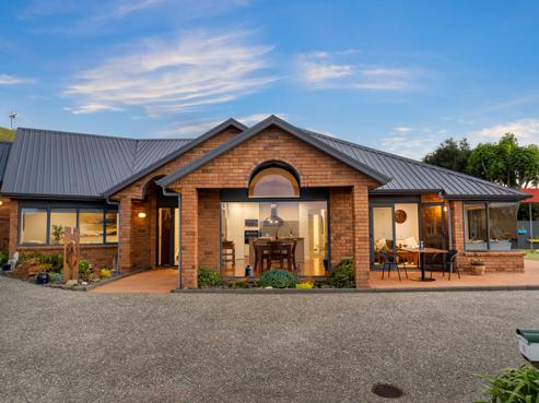 10 Fallsbrook Lane, Mangere Bridge