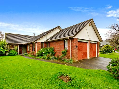 18 Mcenroe Grove, Naenae