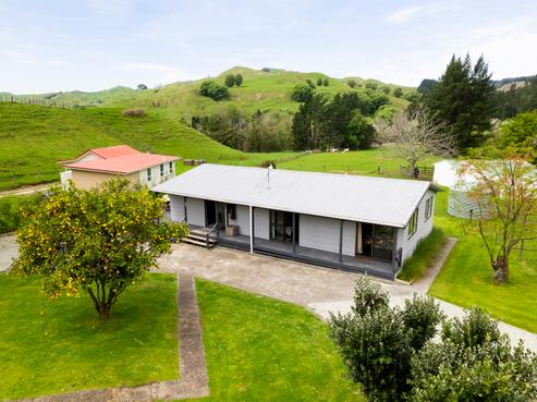 1689 Waingake Road, Muriwai