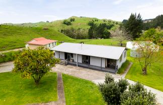 1689 Waingake Road, Waingake
