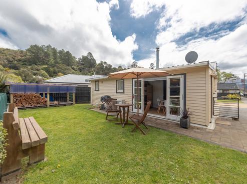 21A Korau Grove, Stokes Valley
