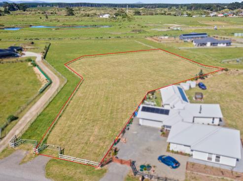 16 Mowhia Grove, Waitarere