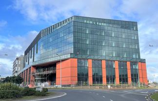 State-of-the-art office with fully fitted floor 