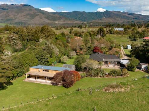 299 Utopia Road, Westport