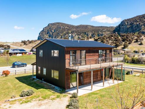 27 Snowberry Street, Albert Town