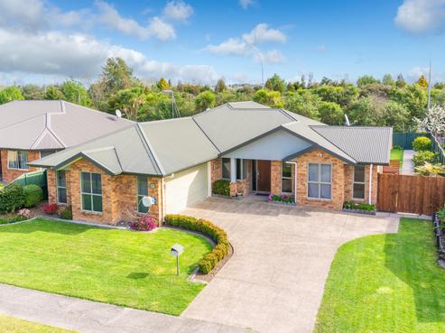 17 Whitford Place, Rototuna North