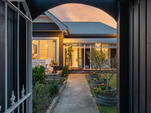 43 Cleveland Street, Edgeware