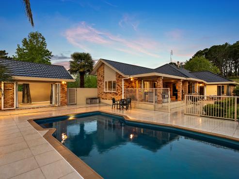 1170 East Coast Road, Redvale