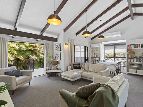 8 Homestead Place, Glenview